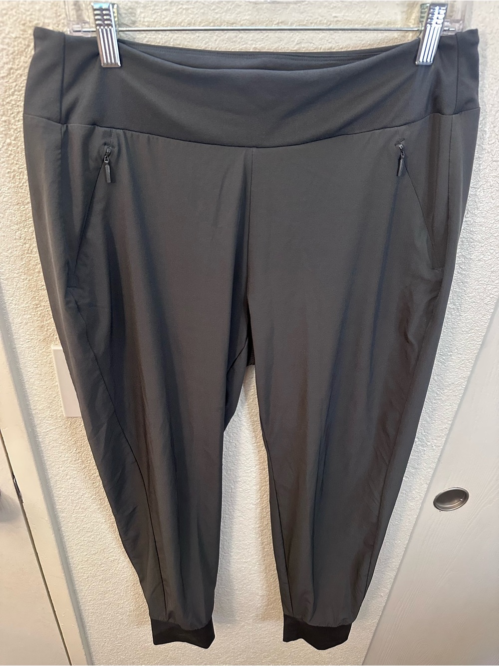 Athleta Dark Charcoal Gray Workout Joggers